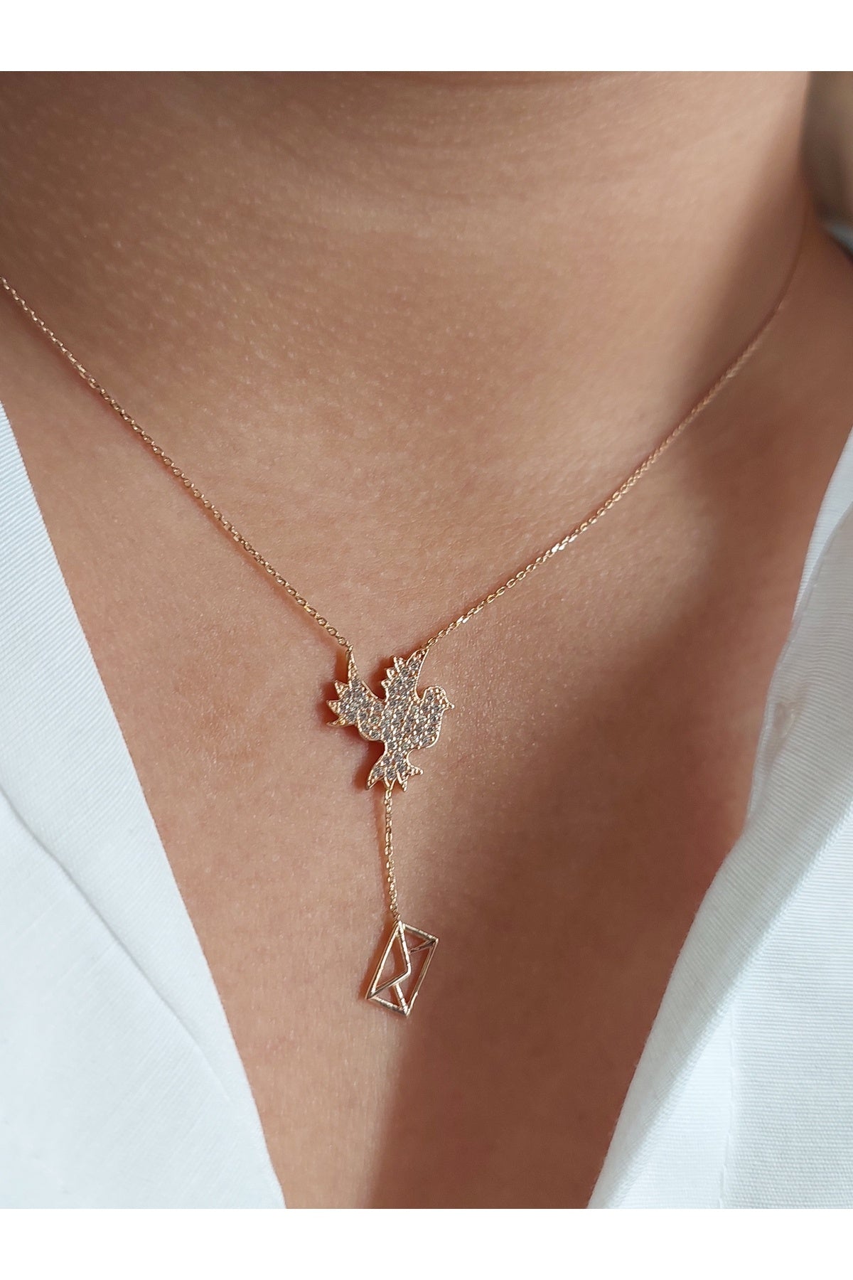 Kuş Figürlü 14 Ayar Altın Mektup Uçlu Sallantılı Zirkon Taşlı Rose Kadın Kolye
