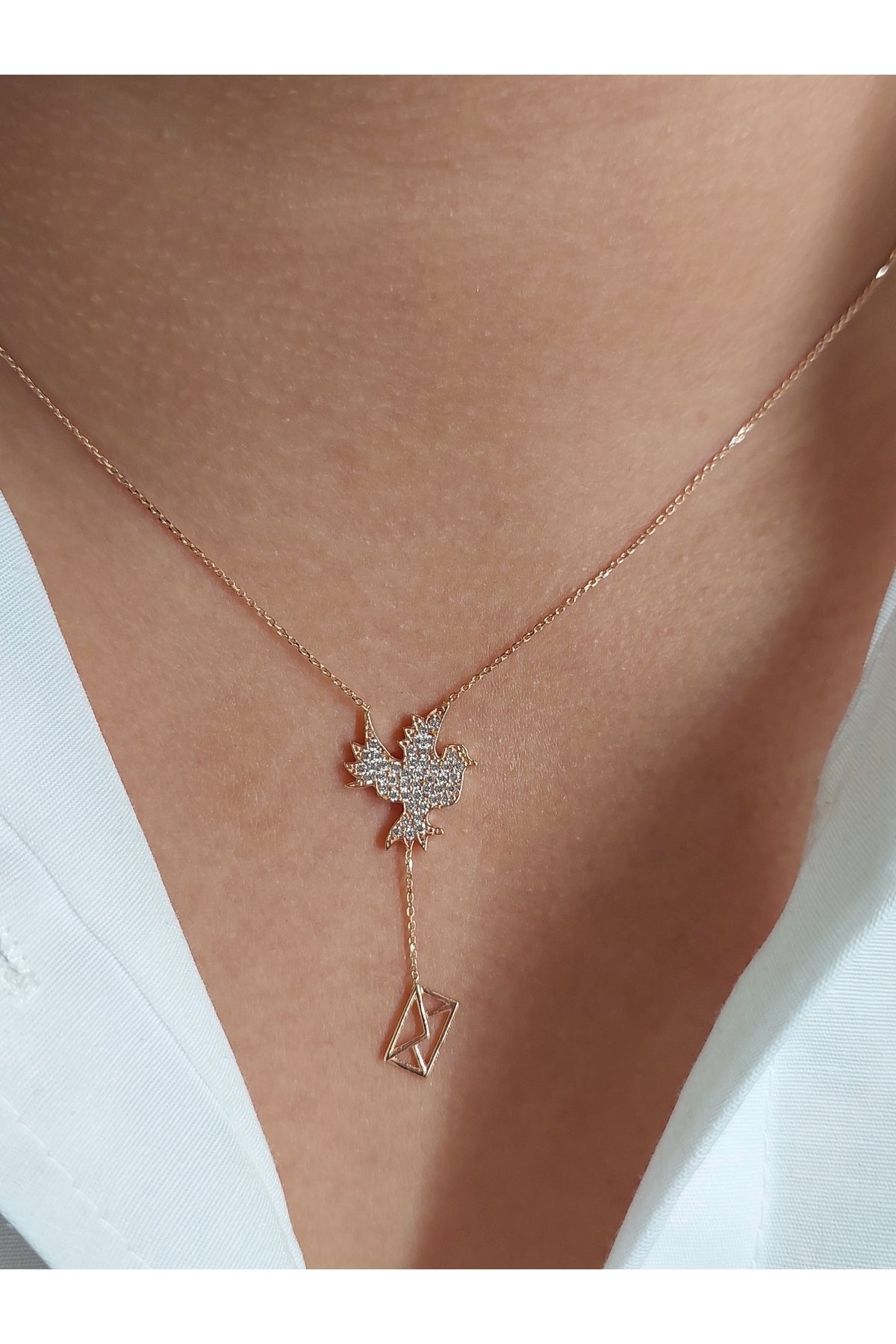 Kuş Figürlü 14 Ayar Altın Mektup Uçlu Sallantılı Zirkon Taşlı Rose Kadın Kolye